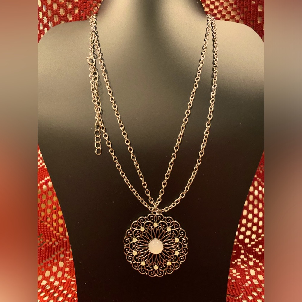 Elegant Silver Pendant Necklace Set